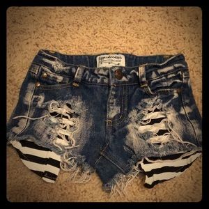 Denim weathered shorts with stripe pockets!